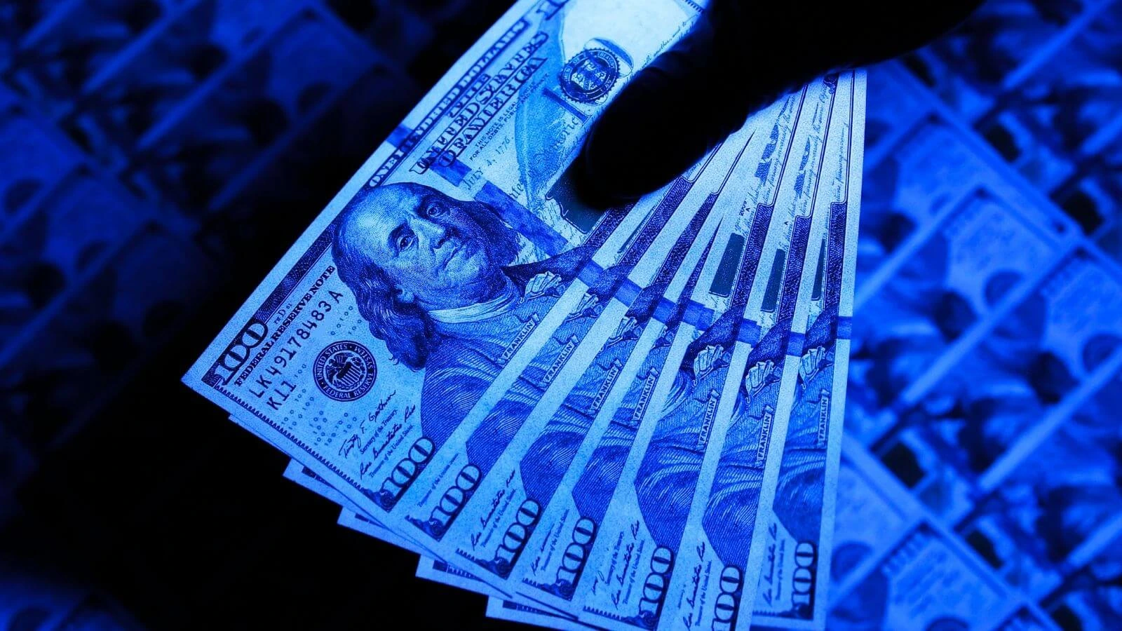 什麼是龐氏騙局(Ponzi Scheme)？5大警訊，讓你輕鬆識破￼ - Spark Spark Finance